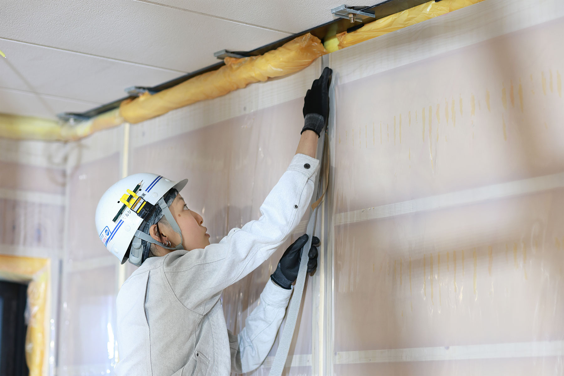 内装作業の様子